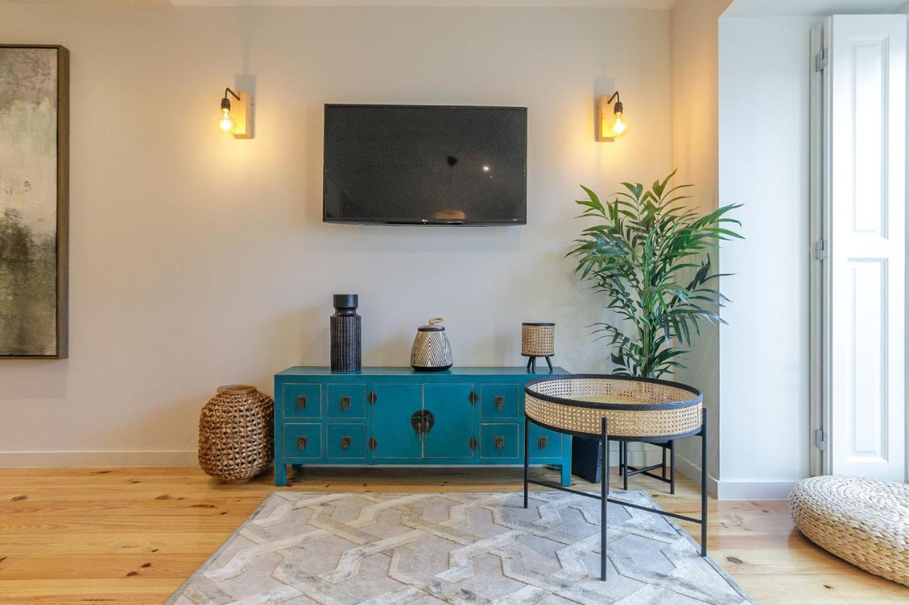Lovelystay - Downtown Studio With Pool, Ac And Balcony Porto Exteriér fotografie