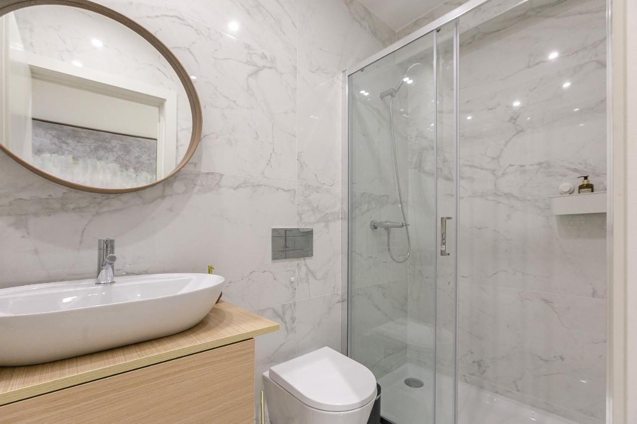 Lovelystay - Downtown Studio With Pool, Ac And Balcony Porto Exteriér fotografie